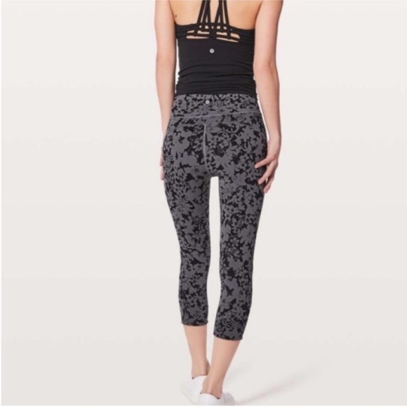 Lululemon | In Movement | Crop | *Everlux - Picture 7 of 17